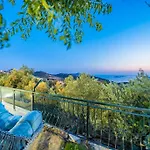 Kalkan Deniz Manzaralı Havuzlu Bahçeli