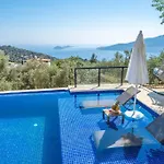Kalkan Deniz Manzaralı Havuzlu Bahçeli Villa