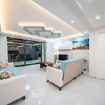 Villa Kalkan Deniz Manzaralı Havuzlu Bahçeli