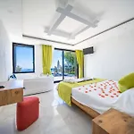 Kalkan Deniz Manzaralı Havuzlu Bahçeli Villa