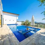 Kalkan Deniz Manzaralı Havuzlu Bahçeli Kaş