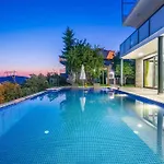 Kalkan Deniz Manzaralı Havuzlu Bahçeli