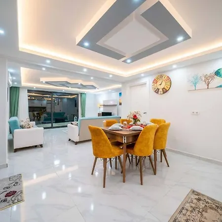 Kalkan Deniz Manzarali Havuzlu Bahceli 卡斯