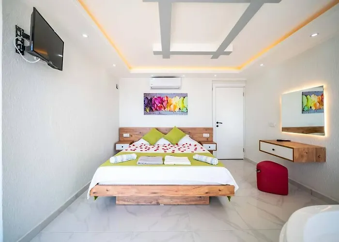 Kalkan Deniz Manzarali Havuzlu Bahceli 别墅 *