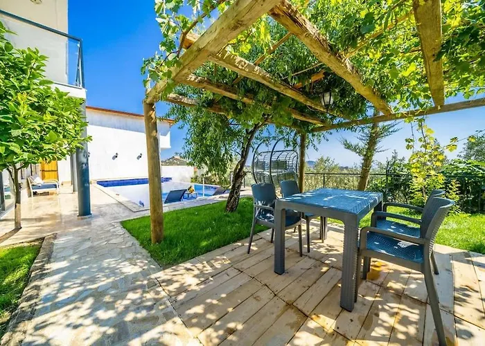 别墅 Kalkan Deniz Manzarali Havuzlu Bahceli