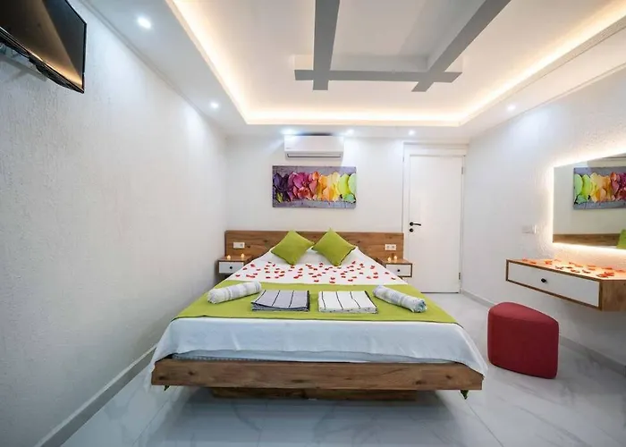 别墅 Kalkan Deniz Manzarali Havuzlu Bahceli