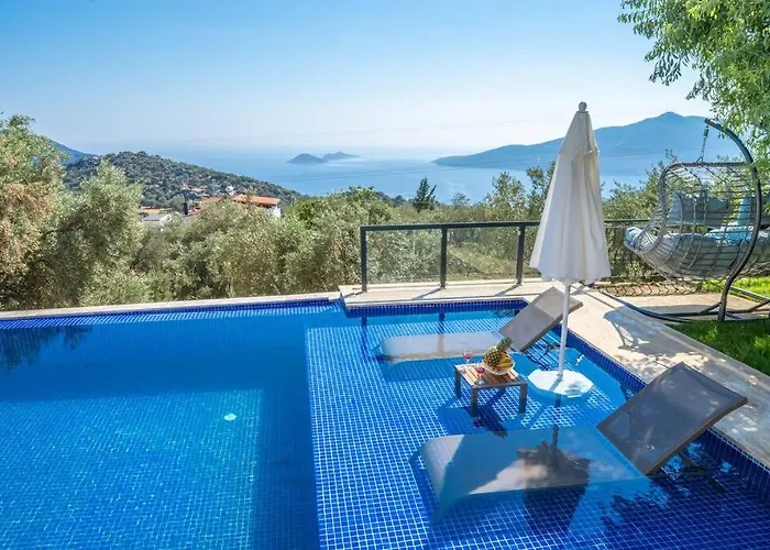 Kalkan Deniz Manzarali Havuzlu Bahceli 别墅