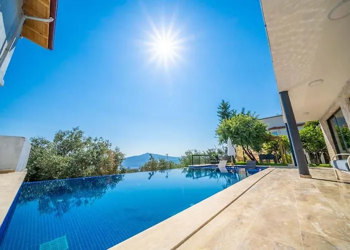 Kalkan Deniz Manzarali Havuzlu Bahceli 别墅 *