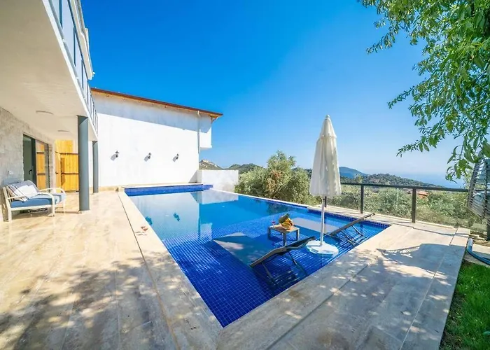 Kalkan Deniz Manzarali Havuzlu Bahceli 卡斯