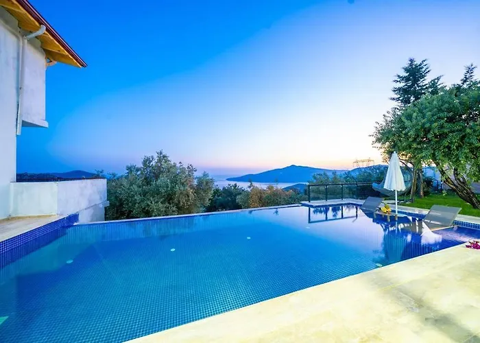 Kalkan Deniz Manzarali Havuzlu Bahceli * 卡斯