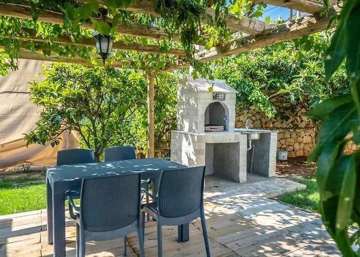 Kalkan Deniz Manzarali Havuzlu Bahceli