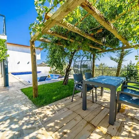 Villa Kalkan Deniz Manzarali Havuzlu Bahceli