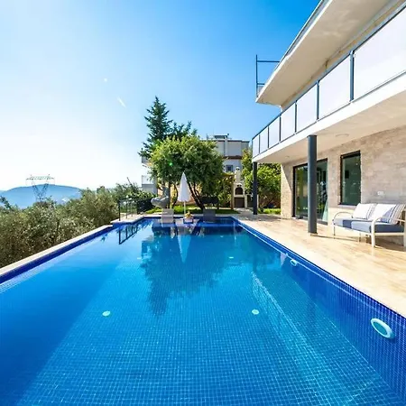 Kalkan Deniz Manzarali Havuzlu Bahceli Villa Kaş