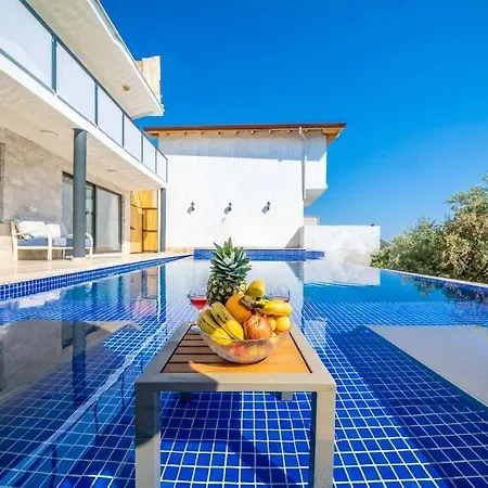 Kalkan Deniz Manzarali Havuzlu Bahceli Villa