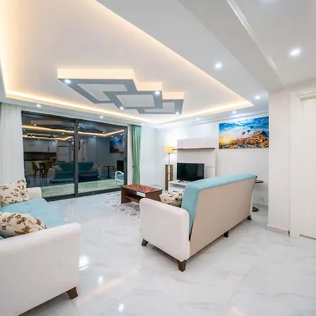 Villa Kalkan Deniz Manzarali Havuzlu Bahceli